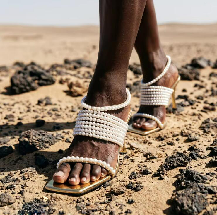 Gold Chain Sandal - Parlak İnci Zincirli Askılı Slingback Kare