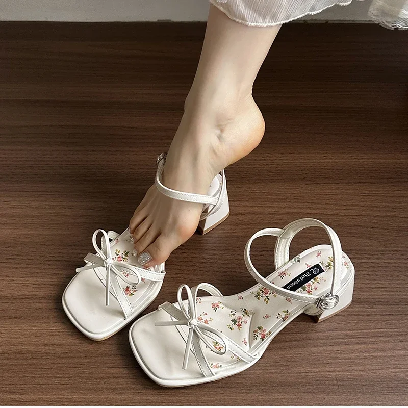 2026 Yaz Kelebek Düğümlü Kalın - Gladiator Sandal Women incelemesi ve fiyatı